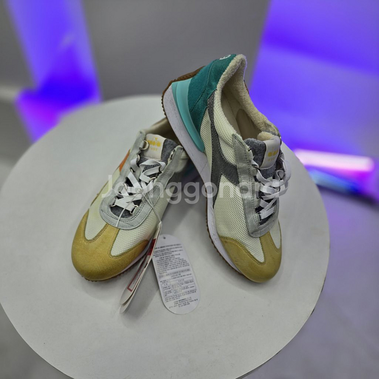 DIADORA HERITAGE. 스니커즈. 32.9만템--3