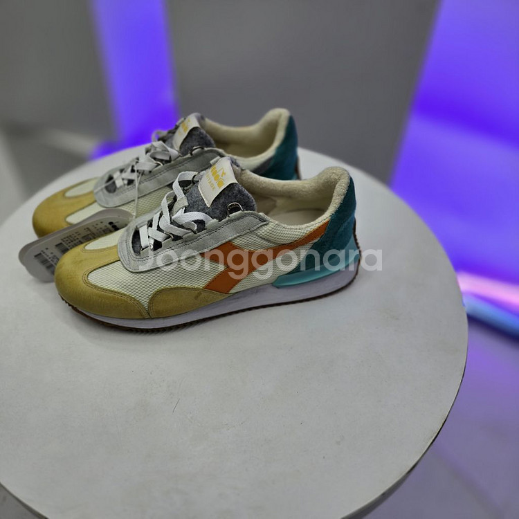 DIADORA HERITAGE. 스니커즈. 32.9만템--5