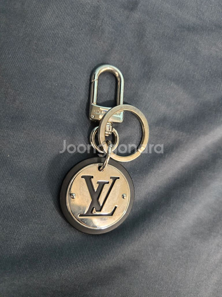 무료배송 루이비통 악세사리 열쇠고리 키링 lv 정품--1