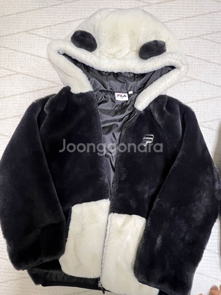휠라 털점퍼 120,130사이즈입니다.--1