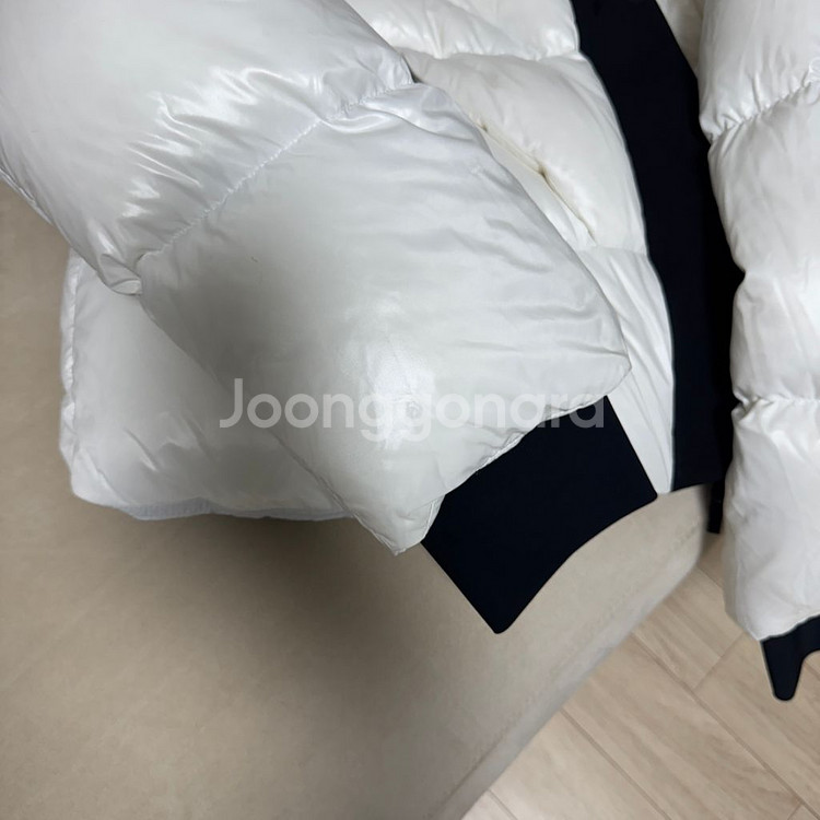 몽클레어 여자 패딩 화이트 2사이즈--9
