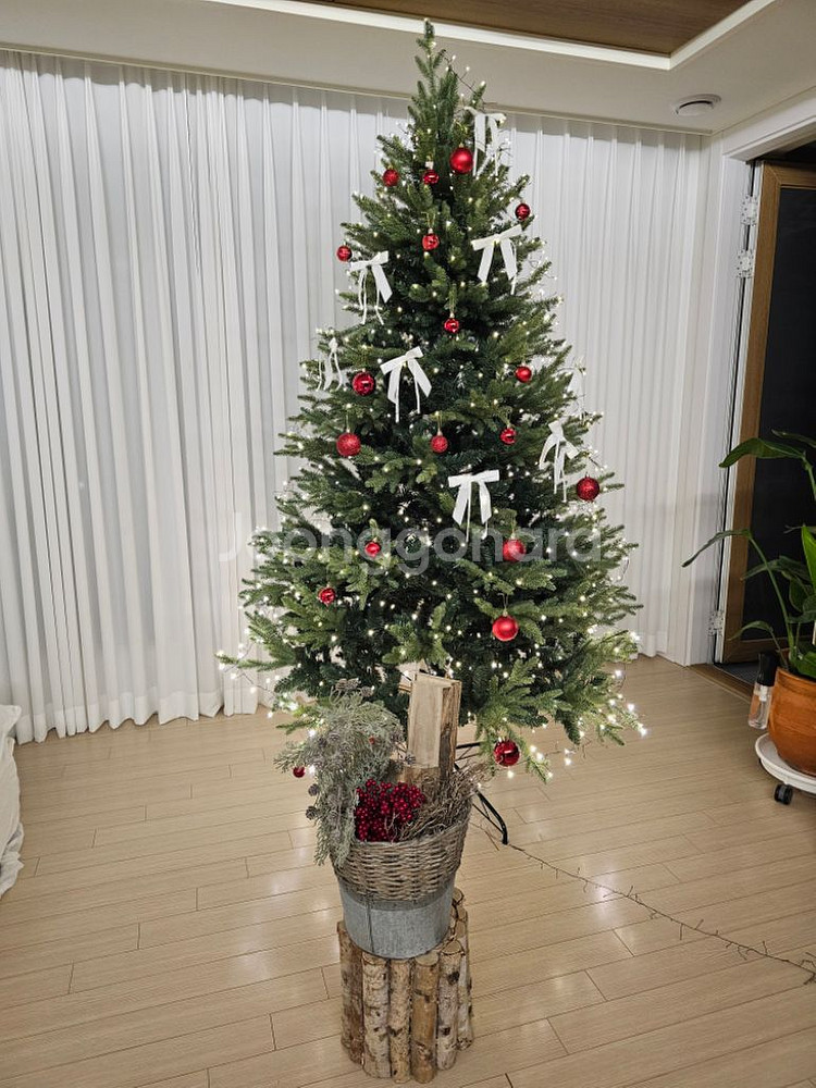 크리스마스 트리 2.1m 팔아요--2