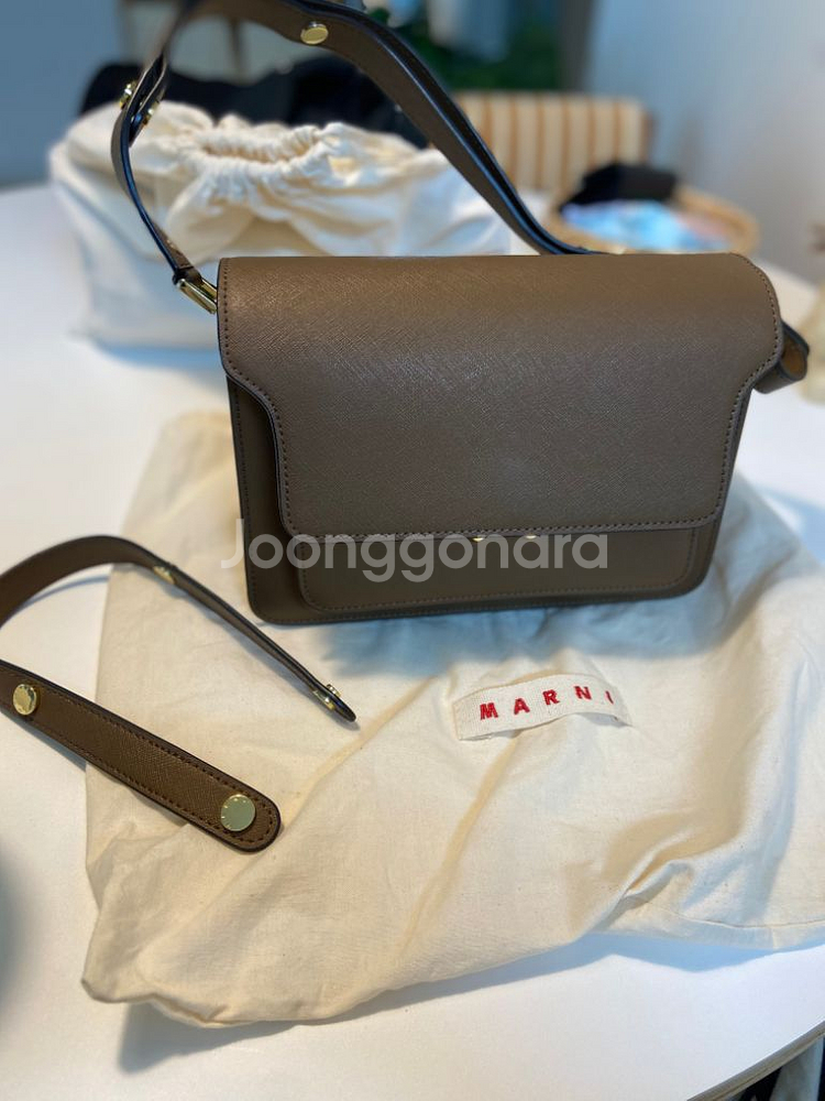 마르니 가방 트렁크 사피아노 미 디움 숄더백 브라운--2