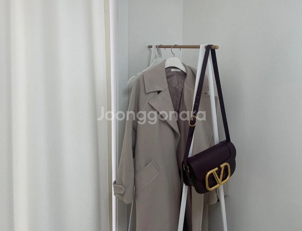 22년4월구매. 발렌티노 슈퍼비 가방 정품 팝니다--1