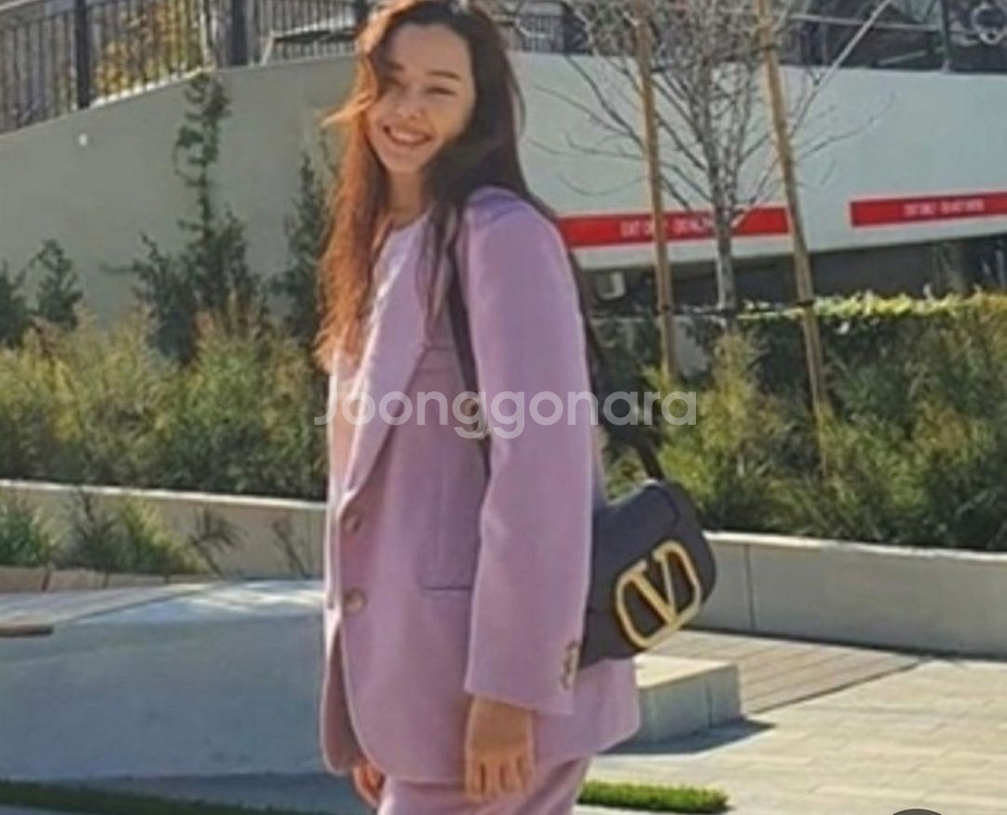22년4월구매. 발렌티노 슈퍼비 가방 정품 팝니다--0