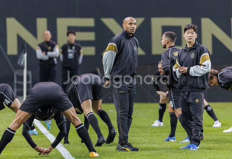 넥슨 아이콘 매치 FC스피어 자켓 (L)--6
