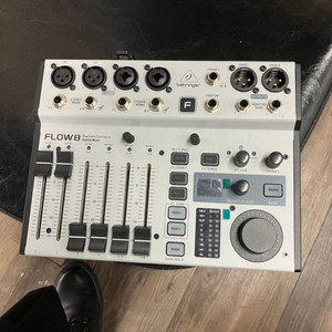 베링거 플로우 8 behringer flow 8