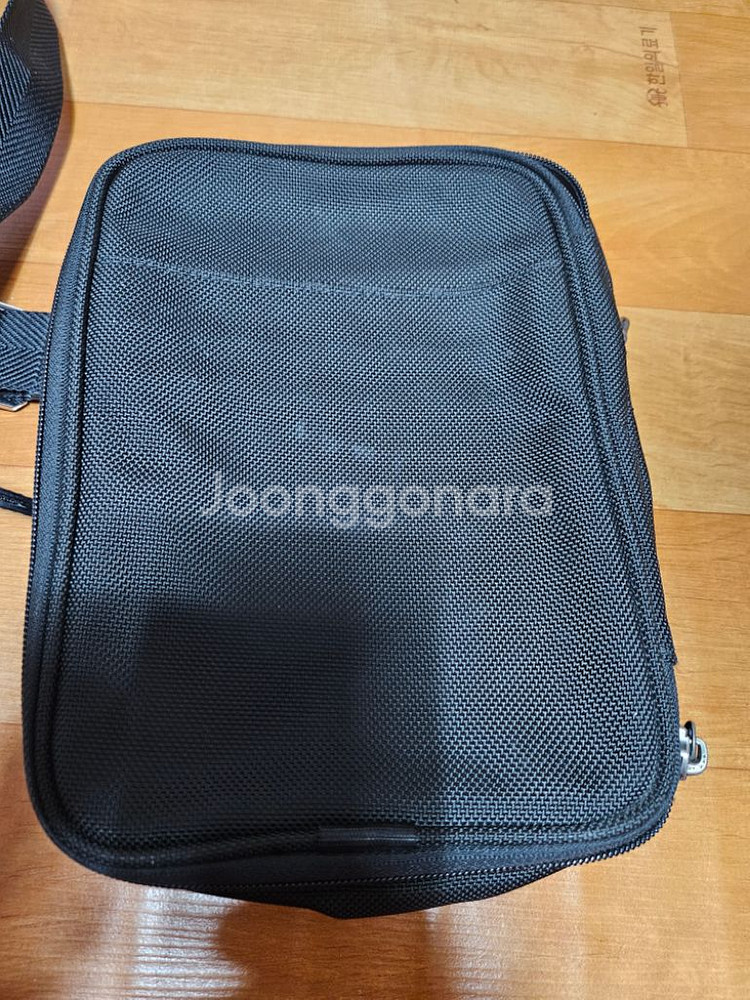 투미 크로스백--1