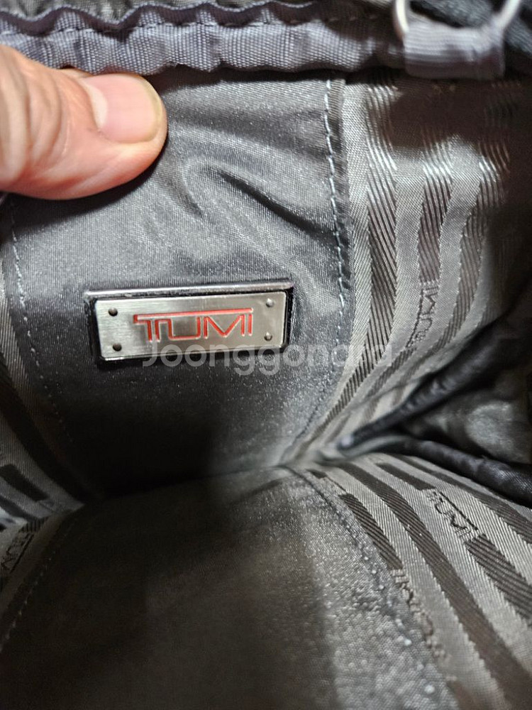 투미 크로스백--4