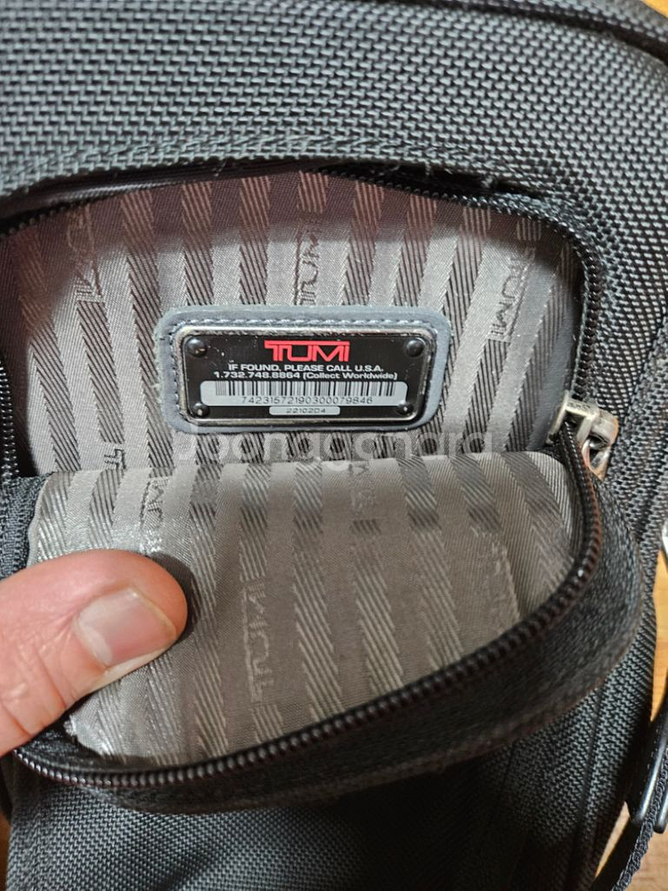 투미 크로스백--5