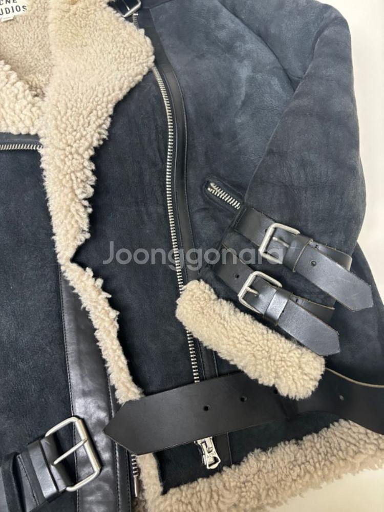 아크네스튜디오 버클 무스탕 (velocite 무스탕)--1