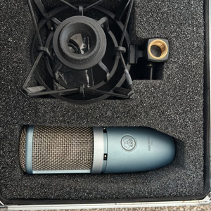 akg p220