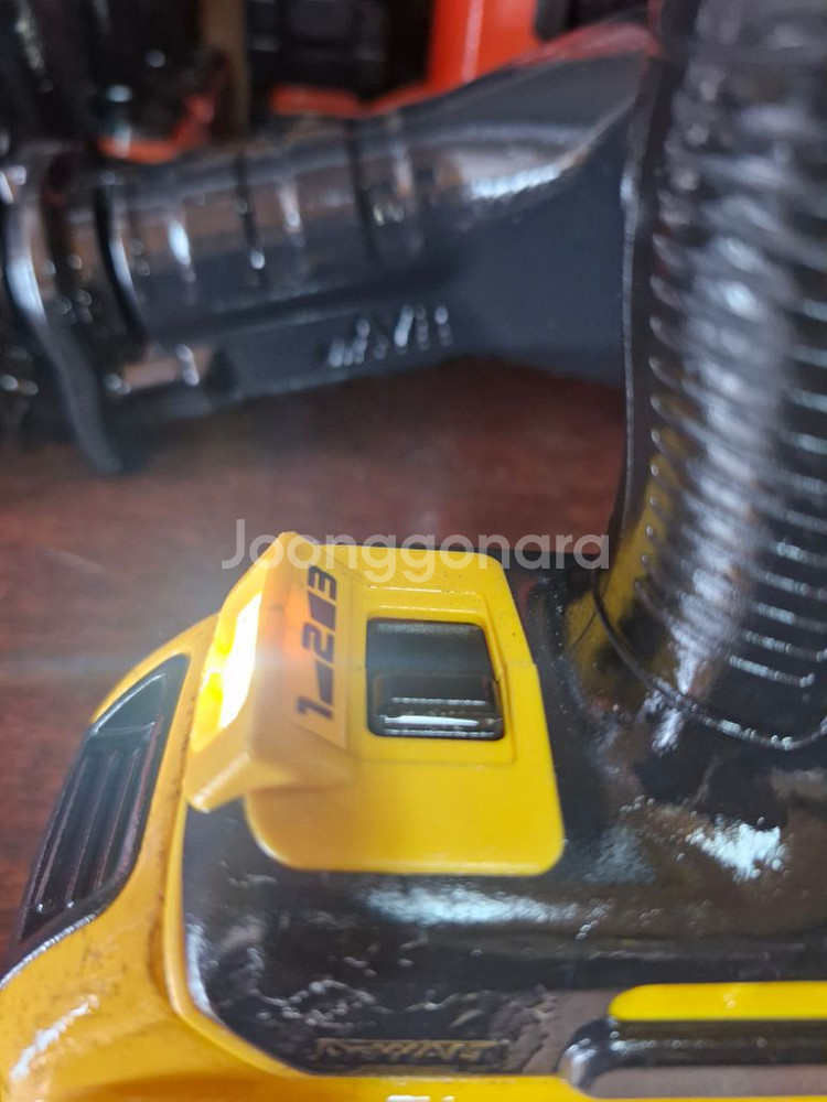 디월트하이토크임팩렌치 DCF899H 배터리포함.A번--3