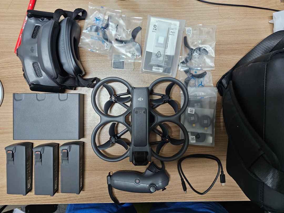 DJI AVATA2 플라이모어 콤보 드론 팝니다. (보