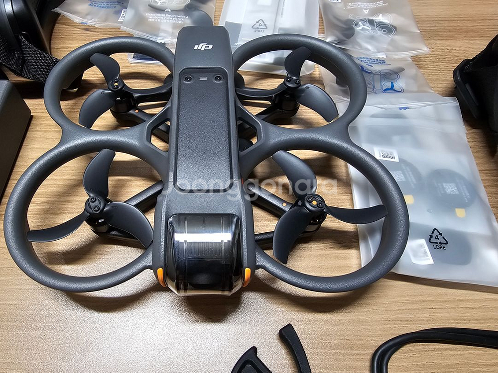 DJI AVATA2 플라이모어 콤보 드론 팝니다. (보--1