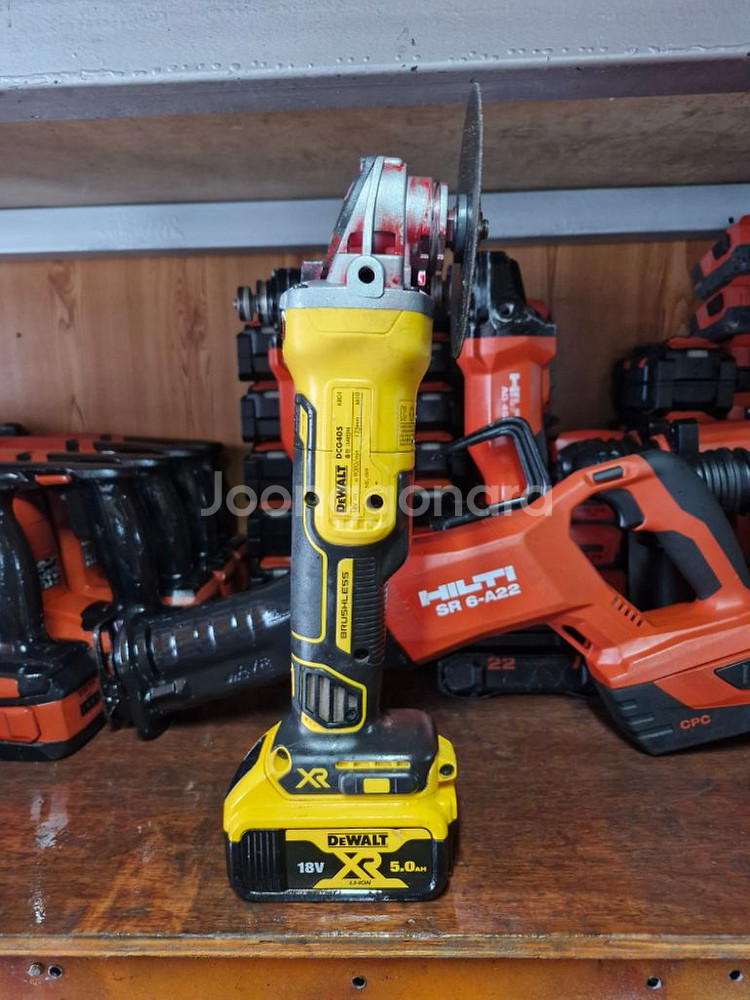 디월트충전그라인더 DCG405 배터리포함 5인치그라인더--3