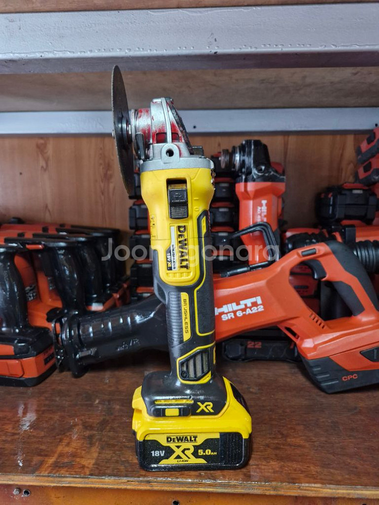 디월트충전그라인더 DCG405 배터리포함 5인치그라인더--1