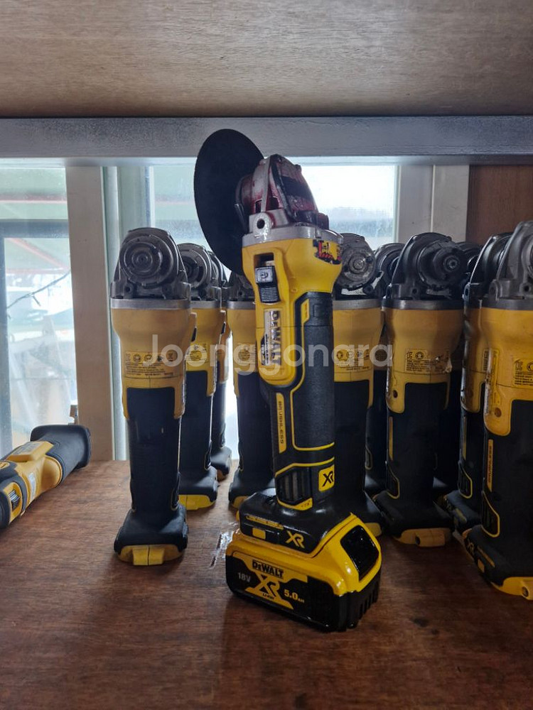 디월트충전그라인더 DCG405 배터리포함 5인치그라인더--7