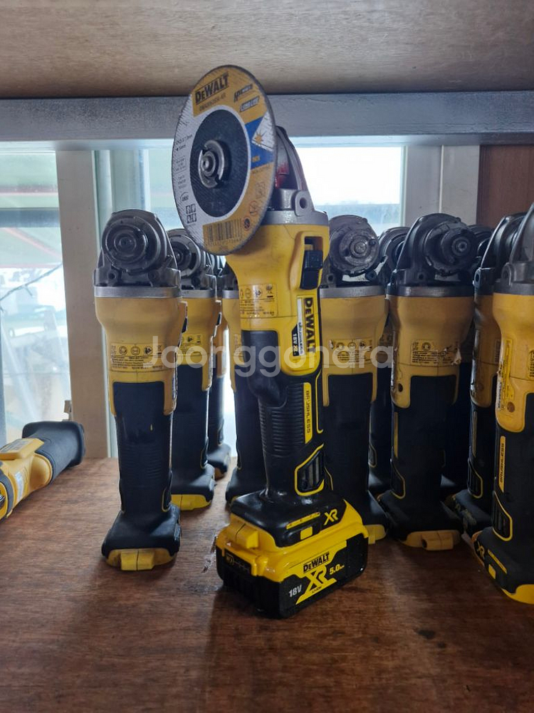 디월트충전그라인더 DCG405 배터리포함 5인치그라인더--8