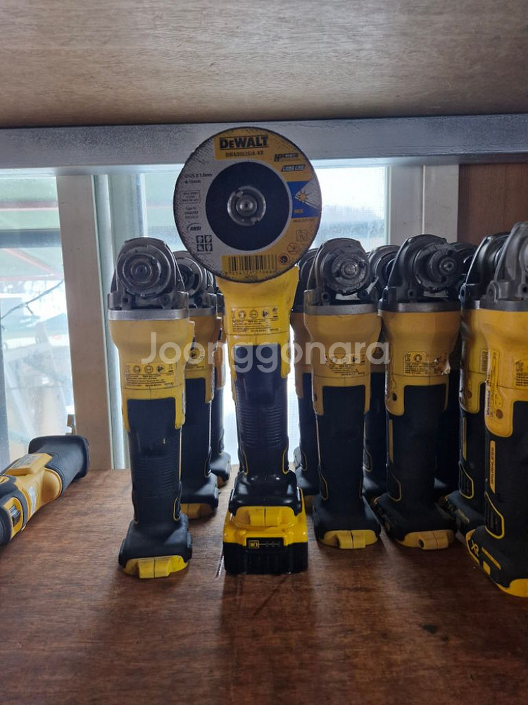 디월트충전그라인더 DCG405 배터리포함 5인치그라인더--6