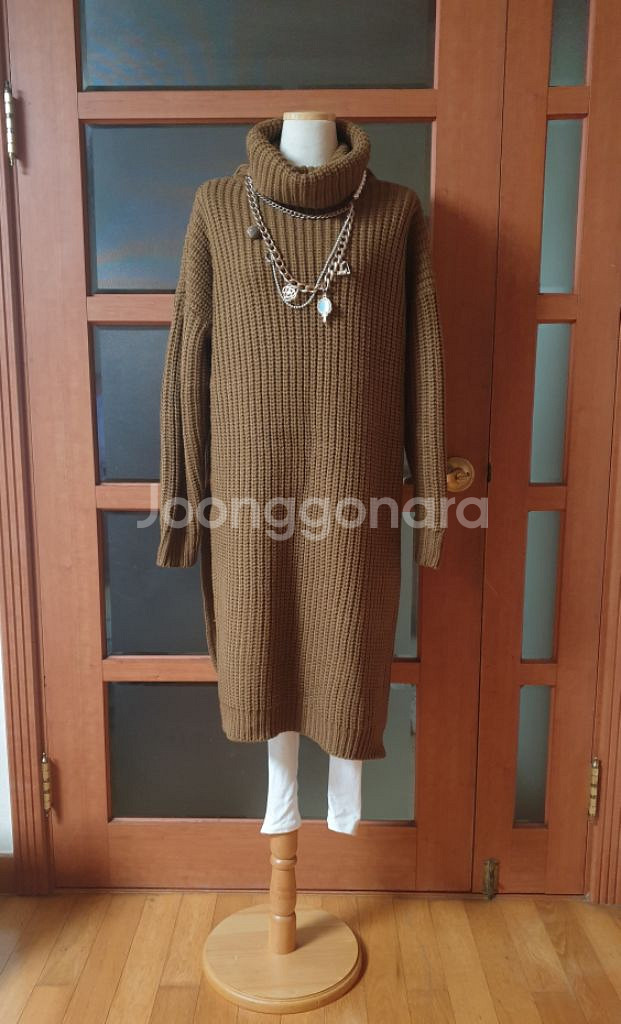 (새제품)볼륨폴라 니트원피스--5