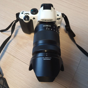 삼성 nx11 바디와 삼성 nx18-200 셋트