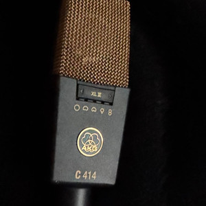 AKG C414