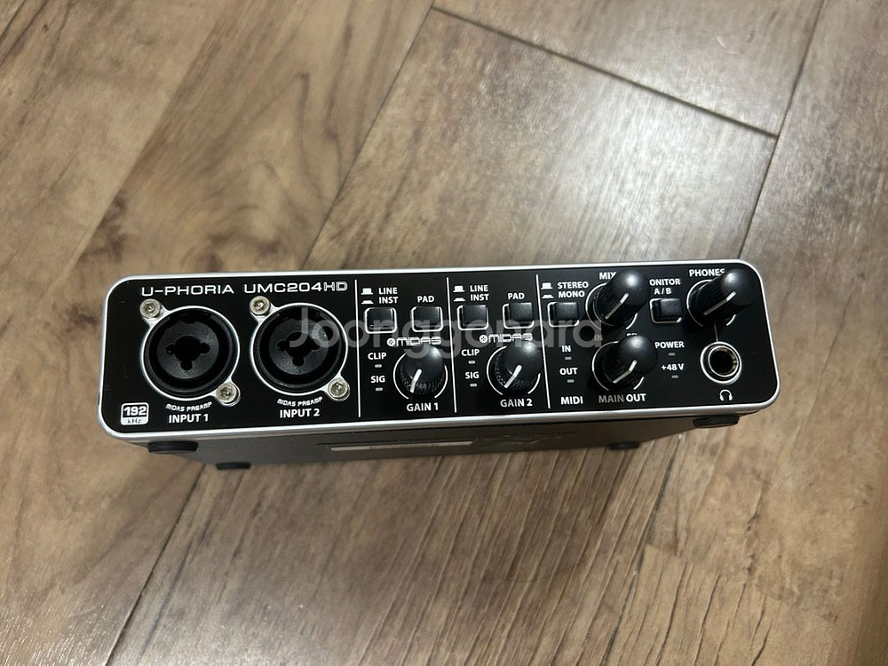 Behringer UMC204HD 오디오 인터페이스--1
