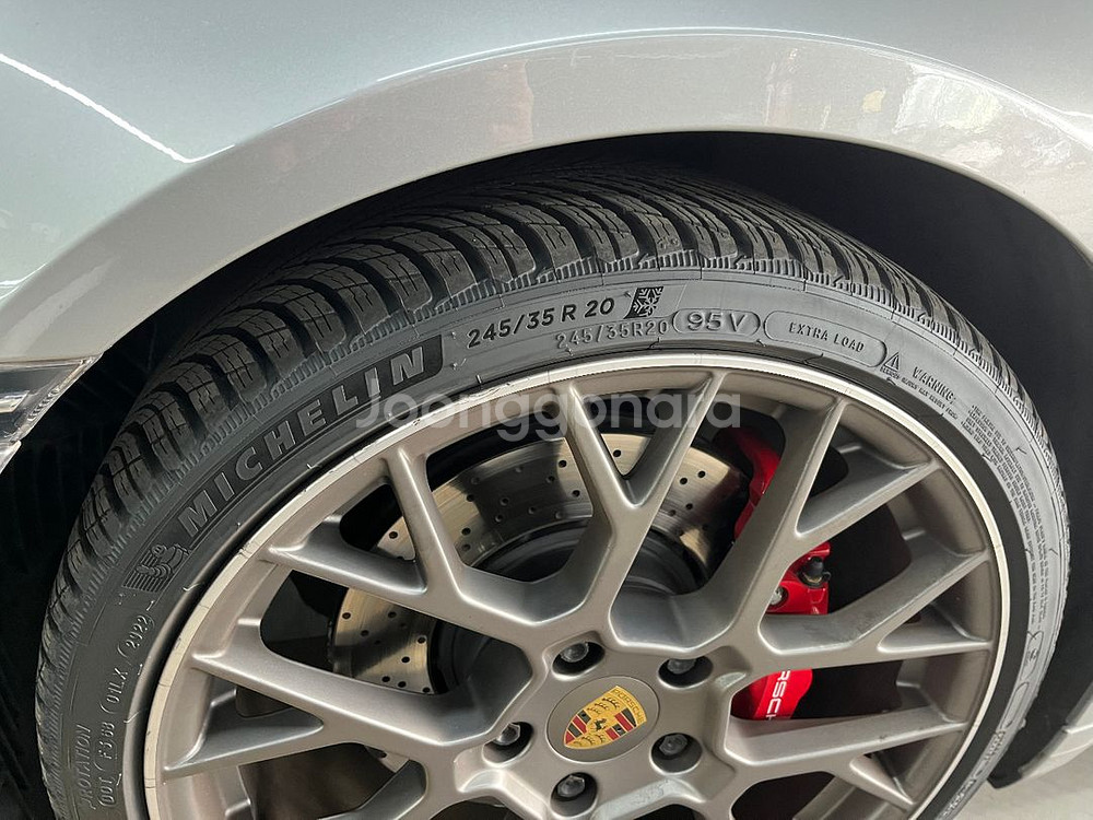 포르쉐 미쉐린 윈터 타이어 민트급 싸게 팝니다--1