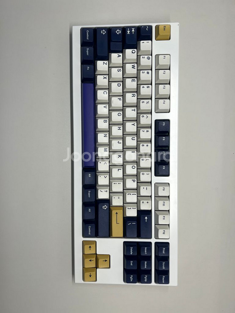 F1-8x Wk 화이트(PC하판 포함) 판매합니다--3