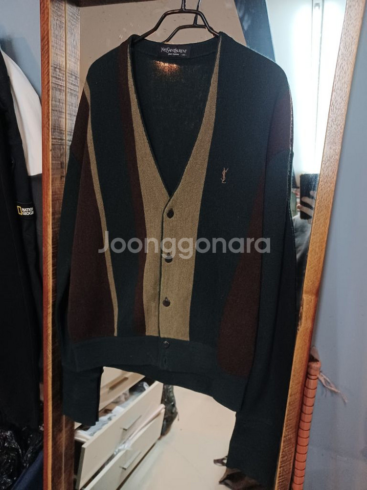 입생로랑 올드스쿨 배색 가디건 95--5