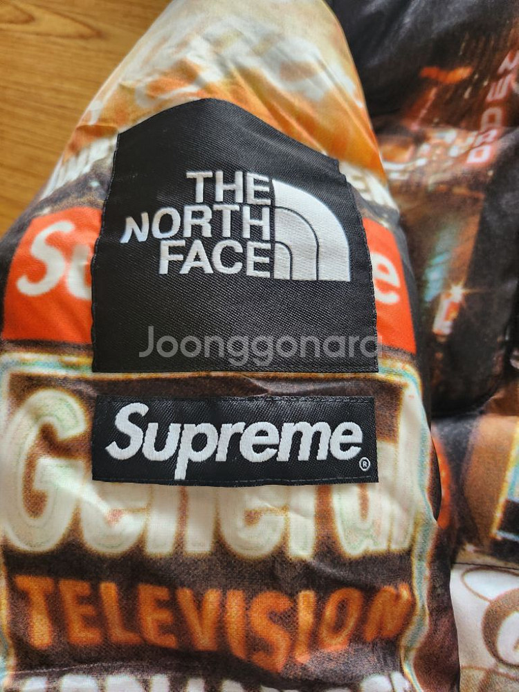 슈퍼슈프림 노스페이스 콜라보 타임스퀘어 하프집 800필--2