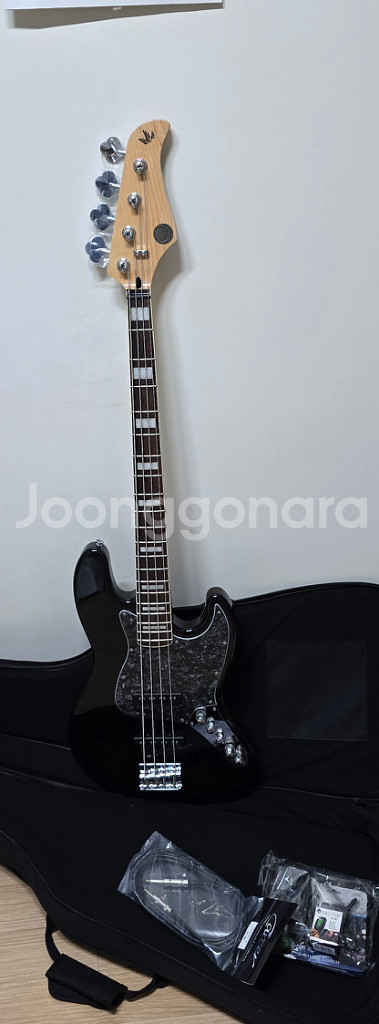 고퍼우드 베이스 기타, J-Classic 6 601B--4