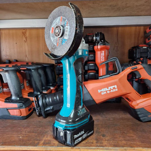 마끼다충전그라인더 DGA402N 배터리.커버개조5인치.