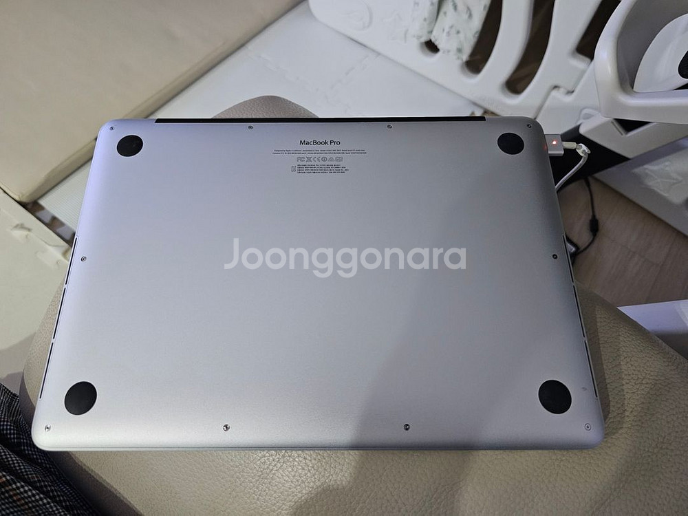 맥북프로 a1502 256 액정파손 팝니다.--2