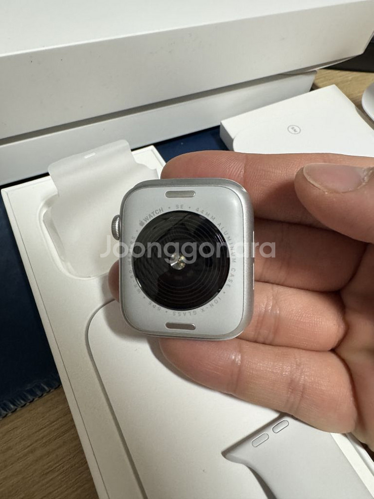 애플워치 SE2 실버 + 일체형 메탈 스트랩--2