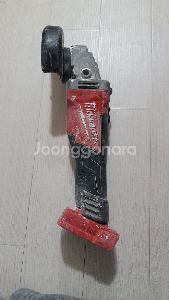 밀워키 m18 4인치 무선그라인더--1