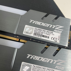 지스킬 트라이던트 DDR4 3200CL16 16GB