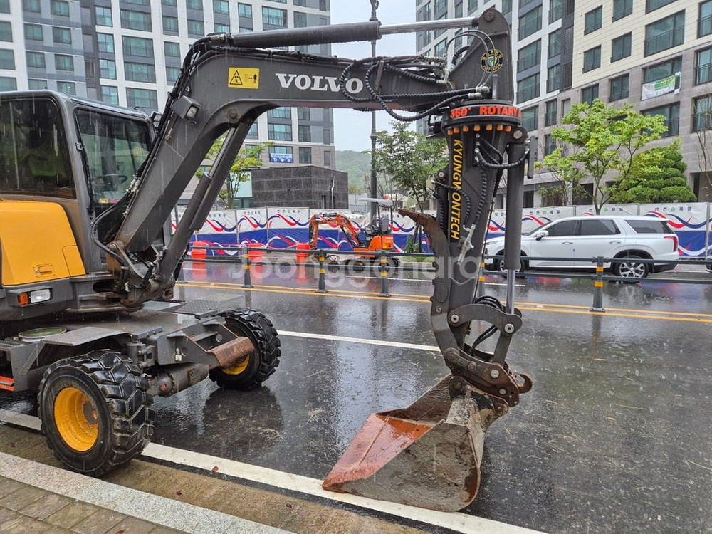 #장비명 :볼보 최상급 굴삭기 판매합니다#모델명 : 볼--3