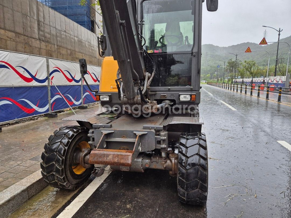 #장비명 :볼보 최상급 굴삭기 판매합니다#모델명 : 볼--2