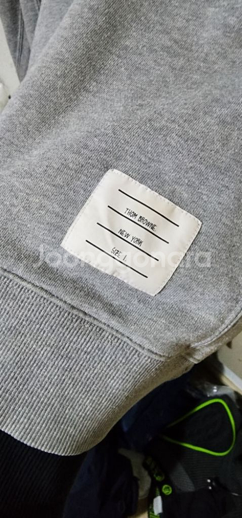 톰브라운 맨투맨--2