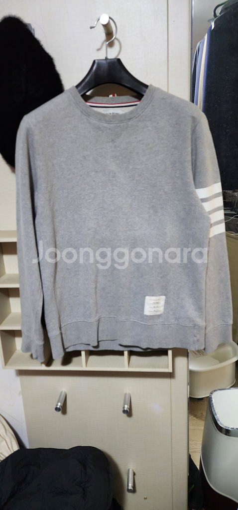 톰브라운 맨투맨--0