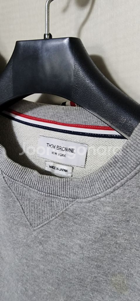 톰브라운 맨투맨--5