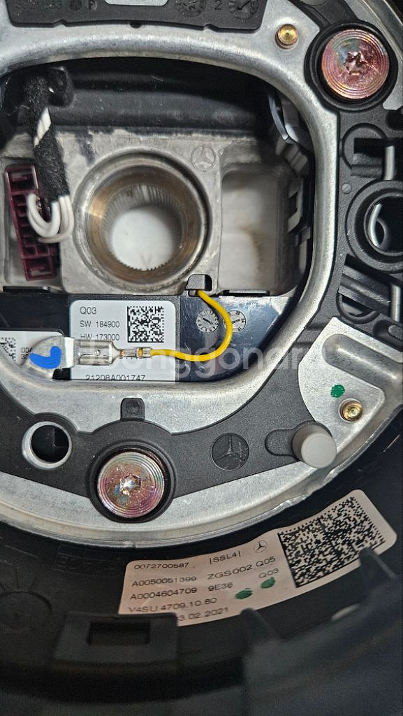 벤츠 정품 가죽 재질 AMG D컷 핸들--2