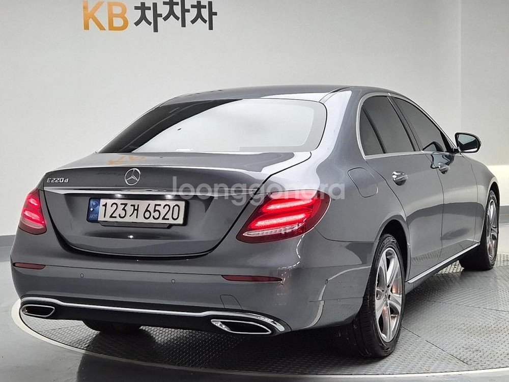 벤츠 E클래스(5세대) E220d 아방가르드--1
