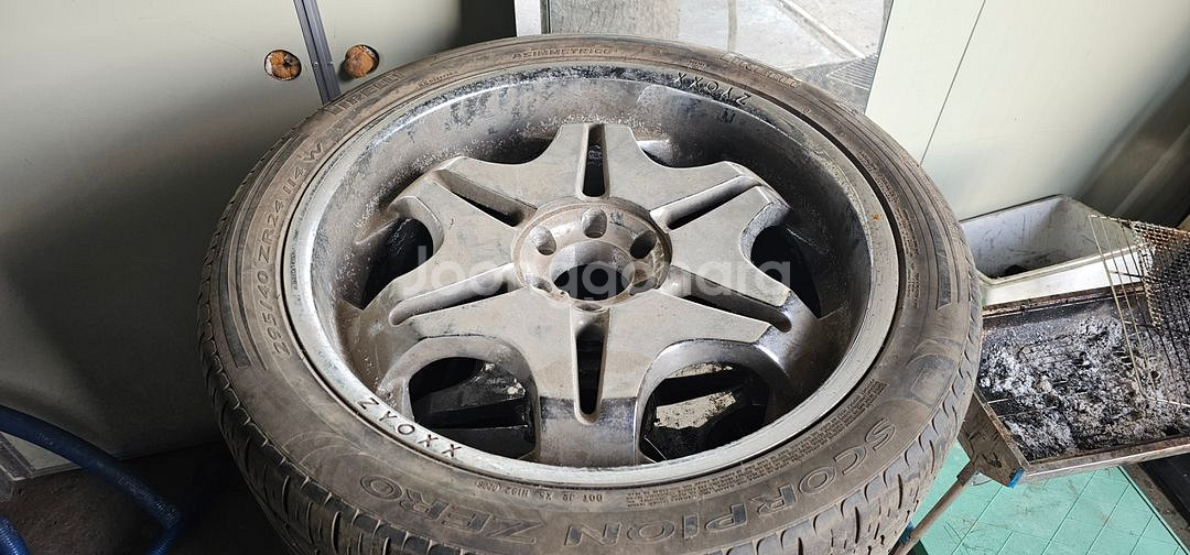 24인치 zyoxx휠 6홀 피렐리스폴피온 제로타이어--4