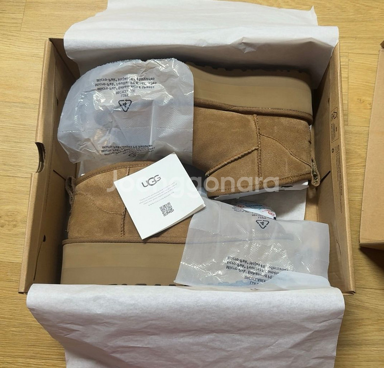 UGG 클래식 울트라 미니 플랫폼 240사이즈--0