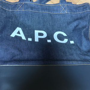 APC 아페쎄 악셀 토트백