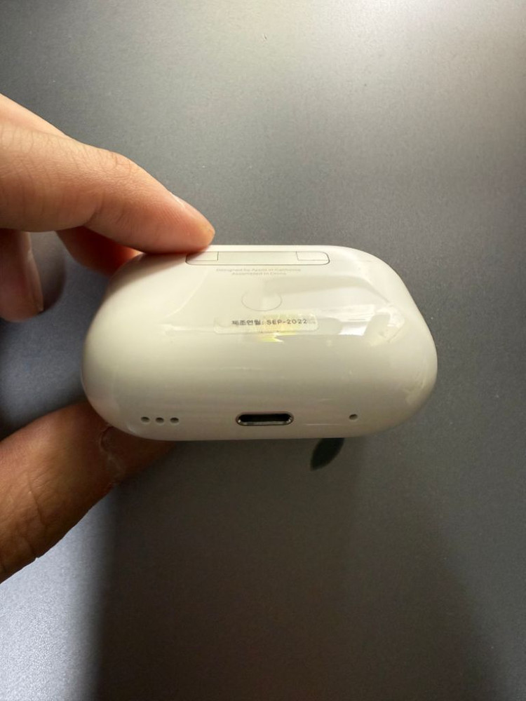 에어팟프로2 본체 라이트닝입니다--1
