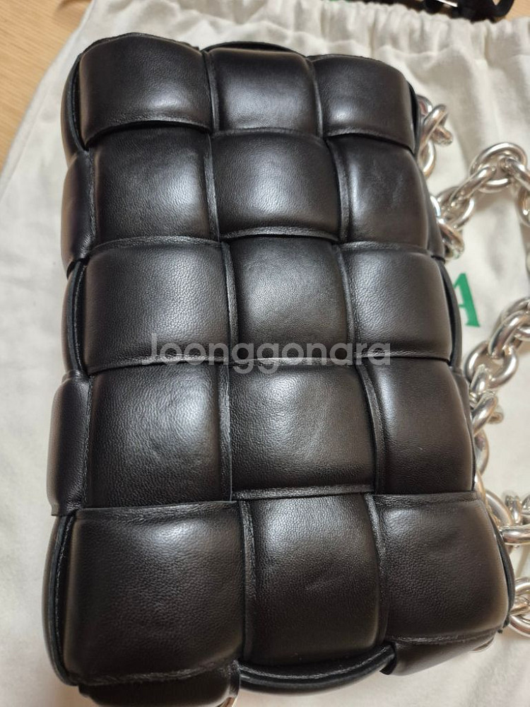 보테가베네타 패딩 체인 카세트백--1